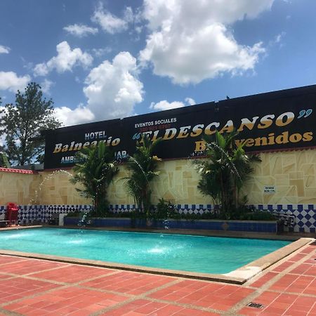 Hotel Y Balneario El Descanso 比亚维森西奥 外观 照片