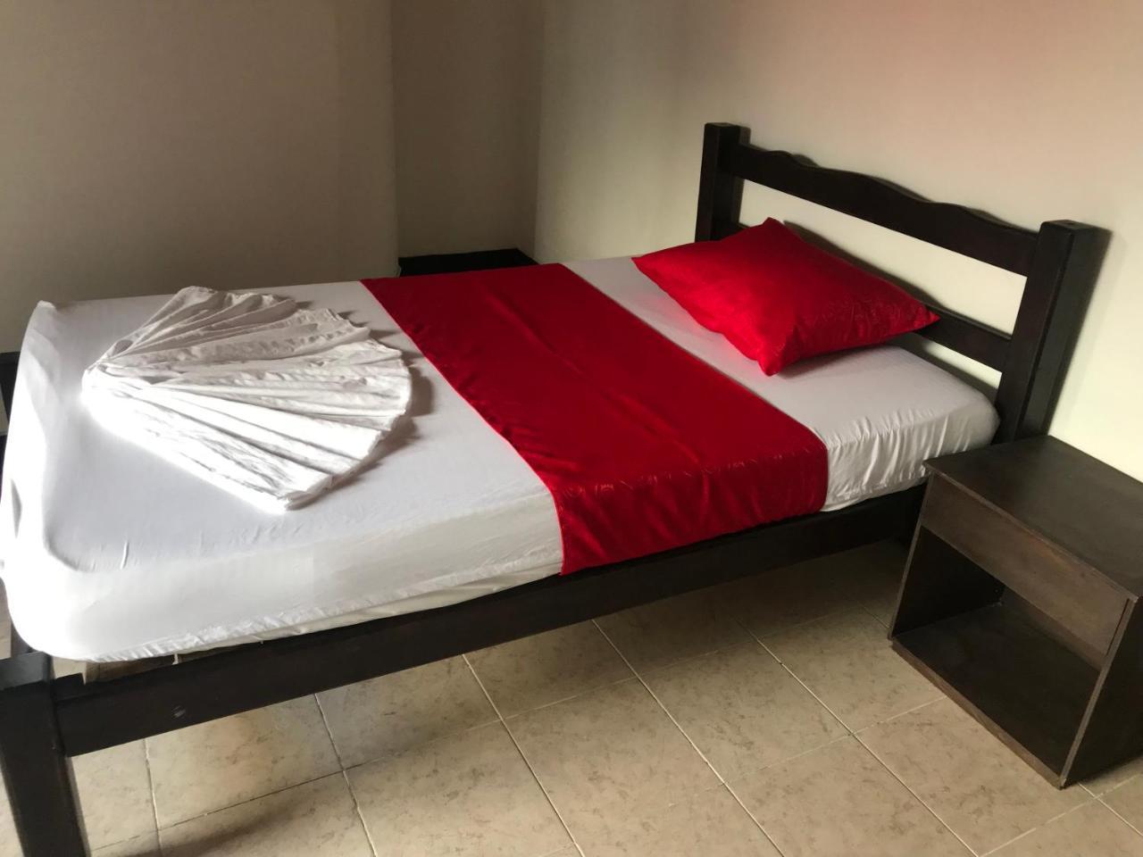 Hotel Y Balneario El Descanso 比亚维森西奥 外观 照片